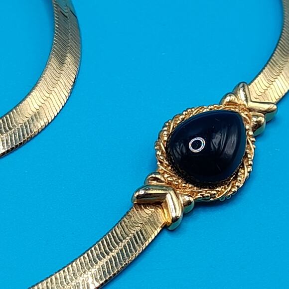 Vintage Herringbone Chain Necklace, Black Teardrop Cabochons, Vintage Jewelry - Picture 9 of 11